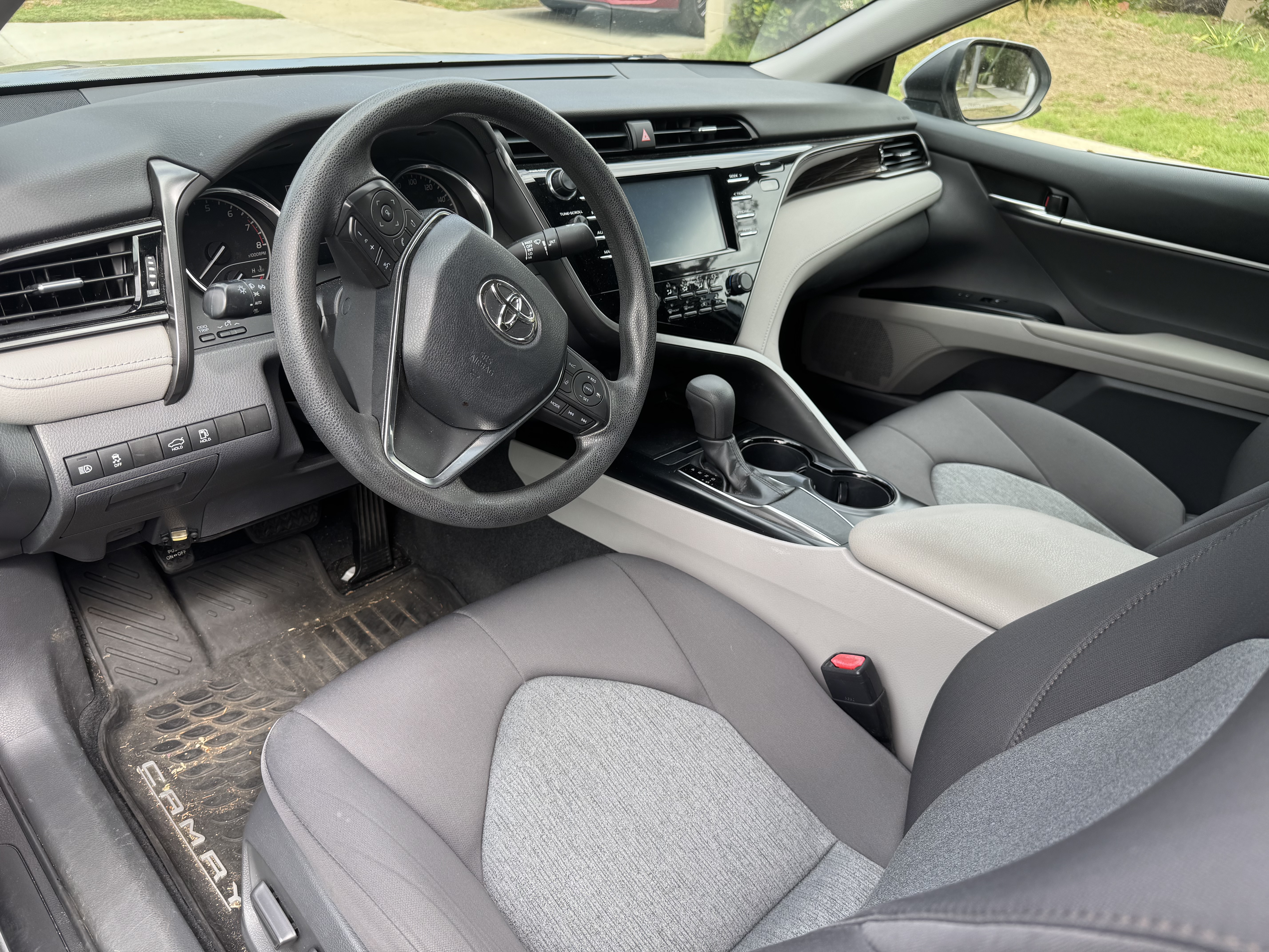 Used 2019 Toyota Camry LE FWD image 8