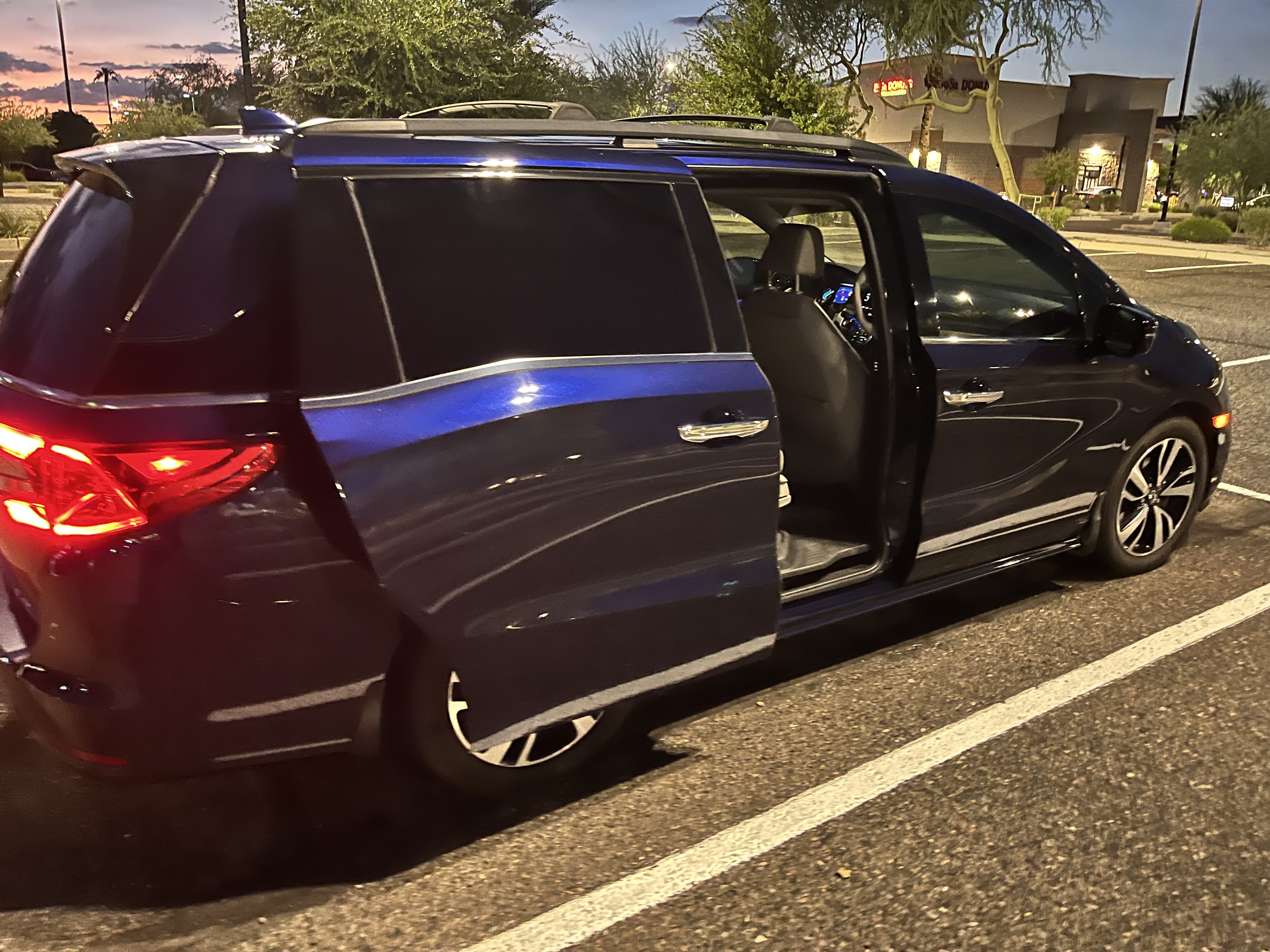Used 2018 Honda Odyssey Elite image 4
