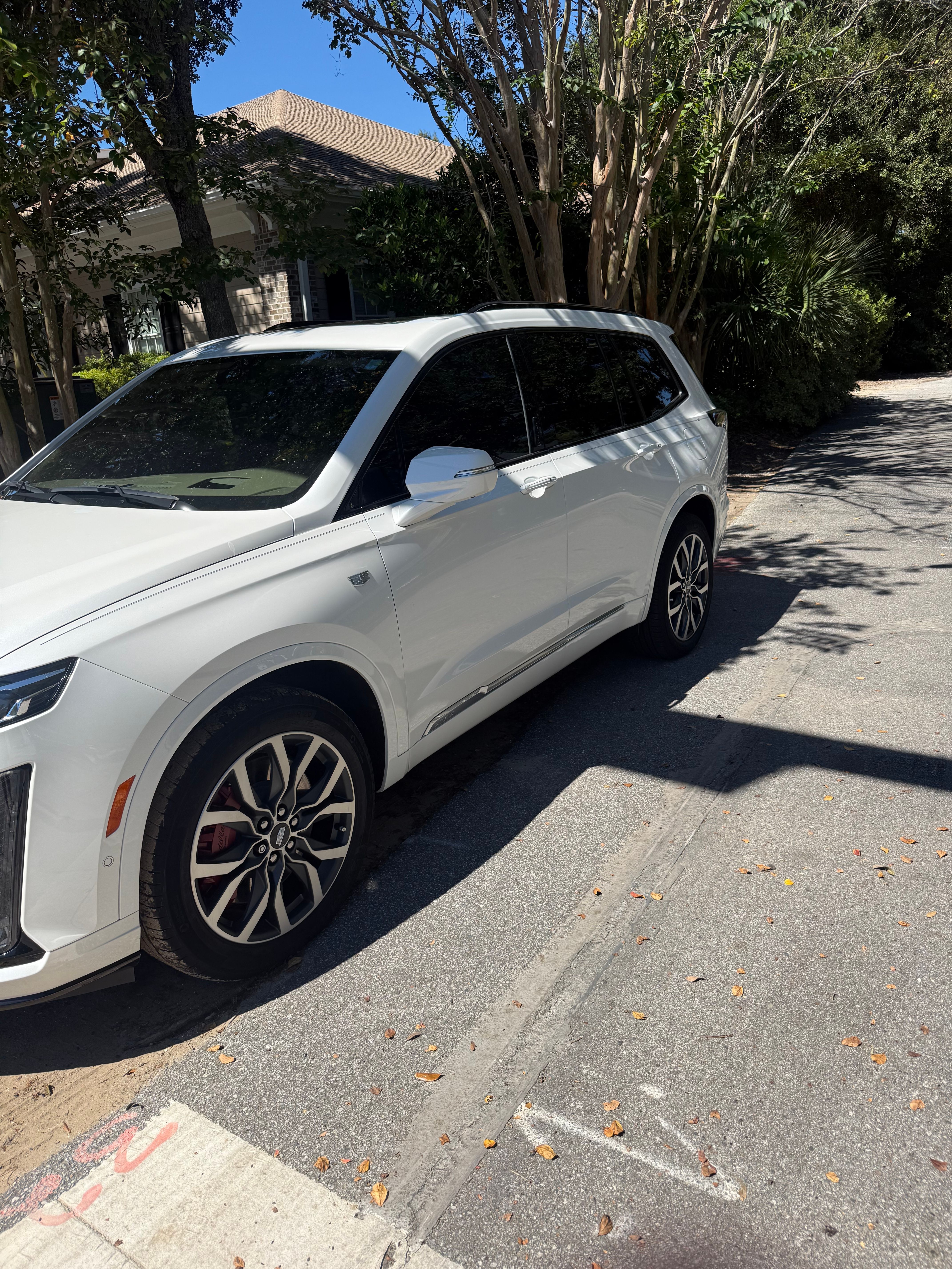 Used 2023 Cadillac XT6 Sport w/ Platinum Package AWD/4WD image 1