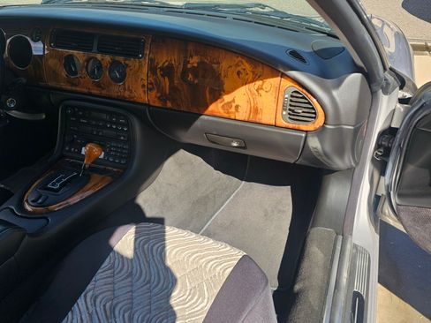 Used 2000 Jaguar XK8 Convertible image 11