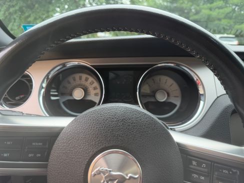 Used 2012 Ford Mustang GT Premium w/ Brembo Brake Pkg RWD image 9