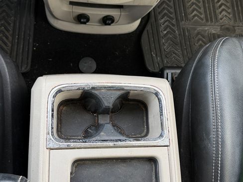 Used 2012 Chrysler Town & Country Touring-L w/ Driver Convenience Group image 19