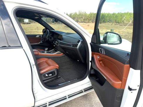 Used 2020 BMW X7 xDrive40i w/ M Sport Package AWD/4WD image 14