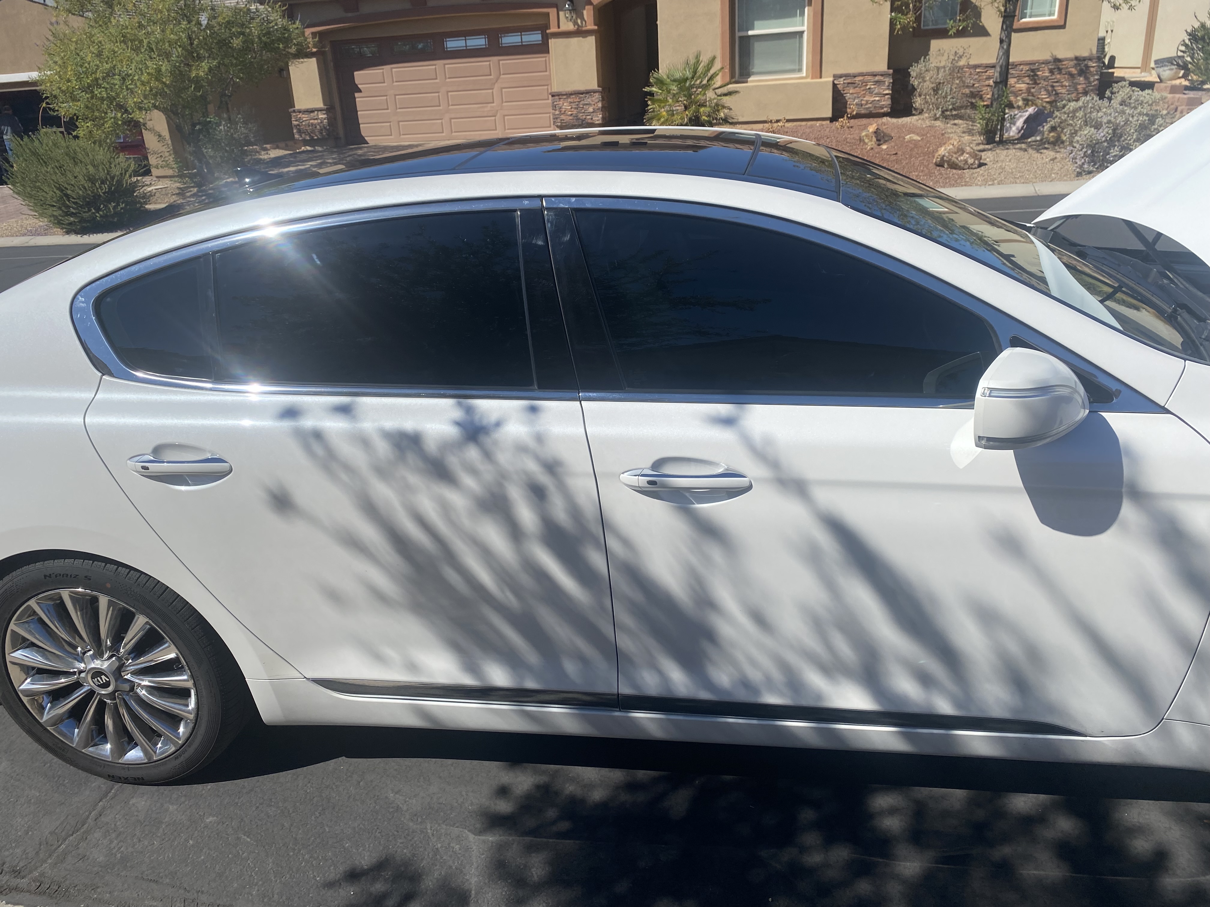 Used 2015 Kia K900 Luxury RWD image 1