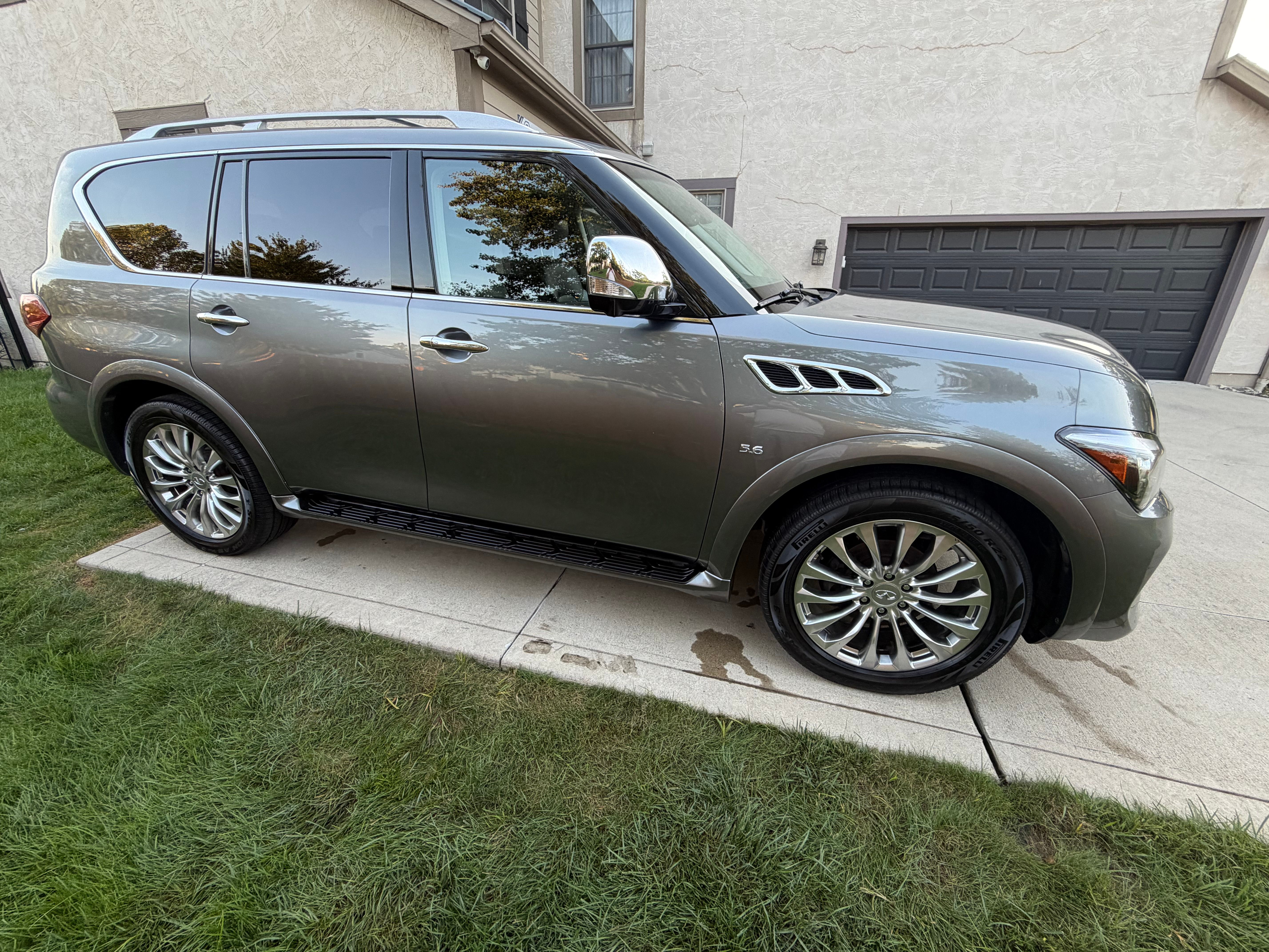 Used 2017 INFINITI QX80 4WD w/ Deluxe Technology Package image 5