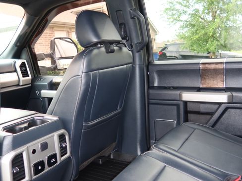 Used 2022 Ford F250 Lariat w/ Black Appearance Package AWD/4WD image 28