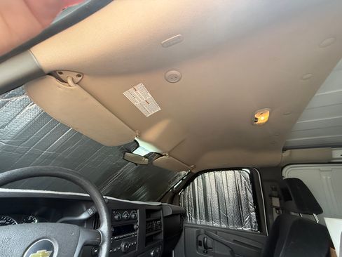 Used 2014 Chevrolet Express 2500 Extended RWD image 28