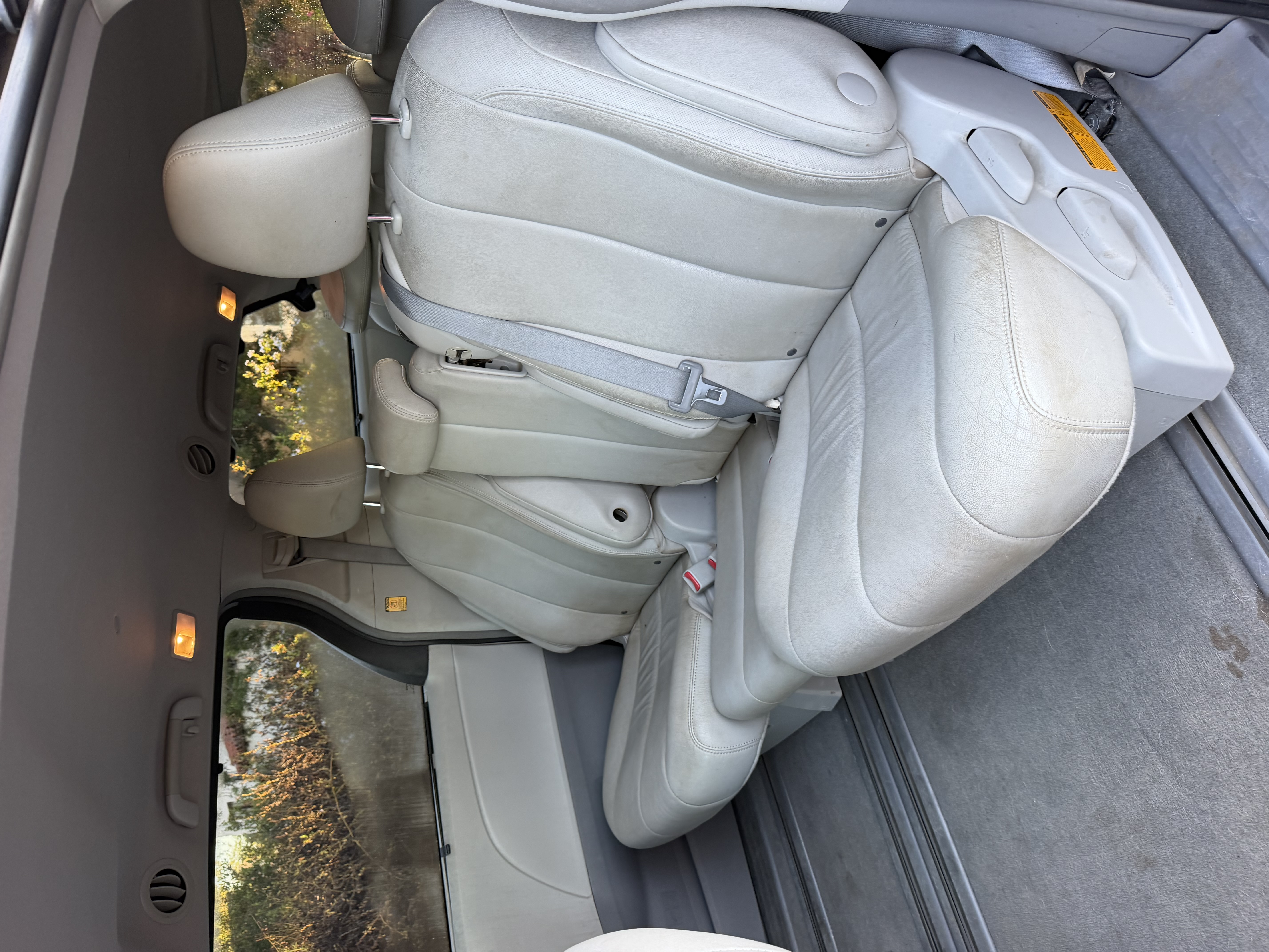 Used 2012 Toyota Sienna XLE FWD image 10