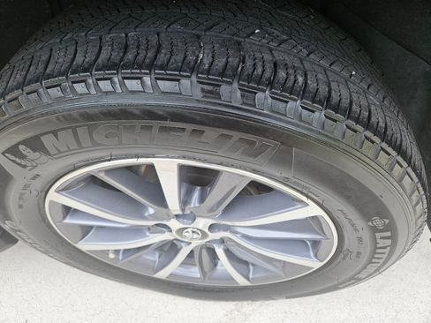 Used 2019 Toyota Highlander XLE image 15