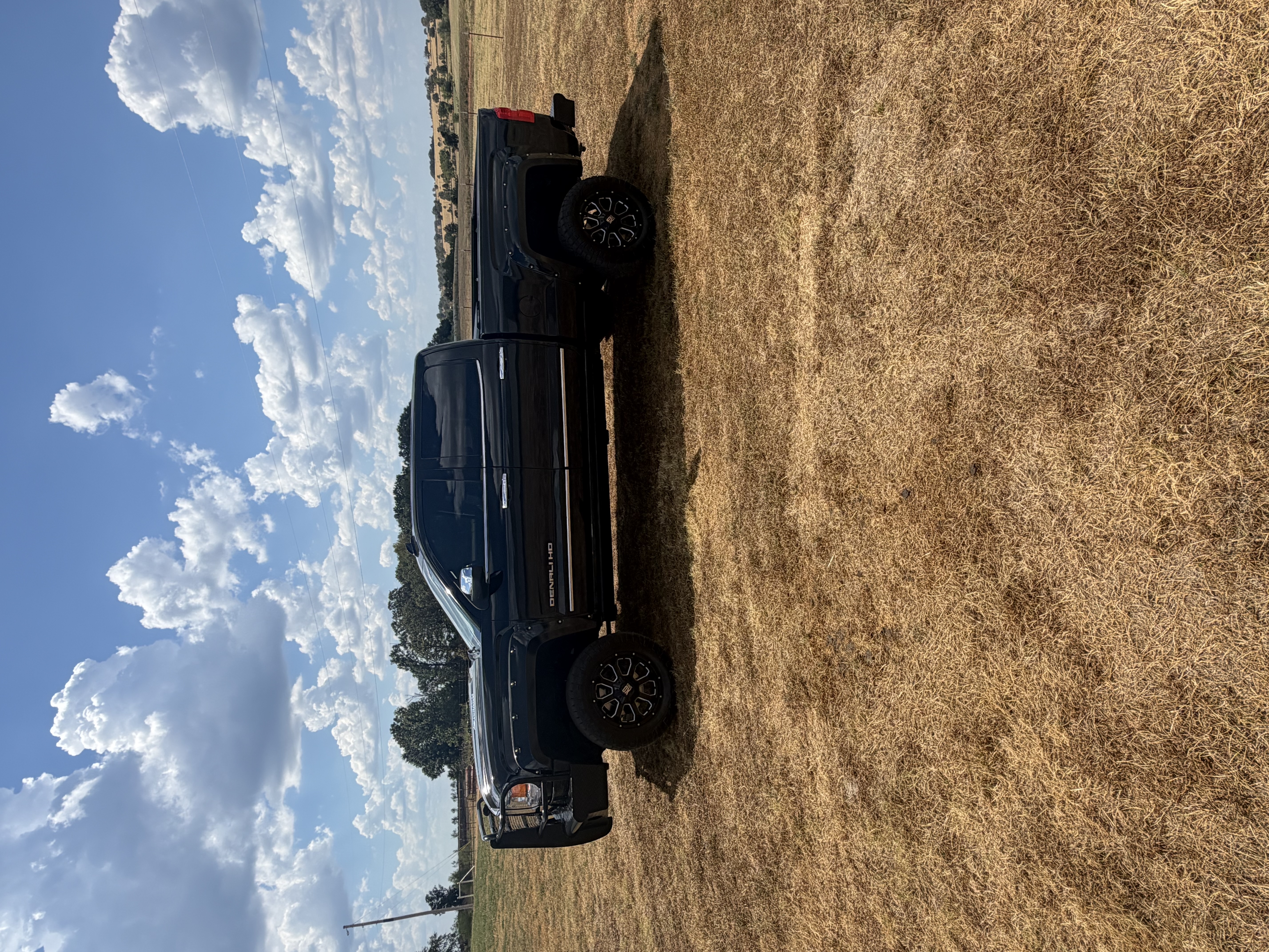 Used 2015 GMC Sierra 2500 Denali w/ Duramax Plus Package AWD/4WD image 4