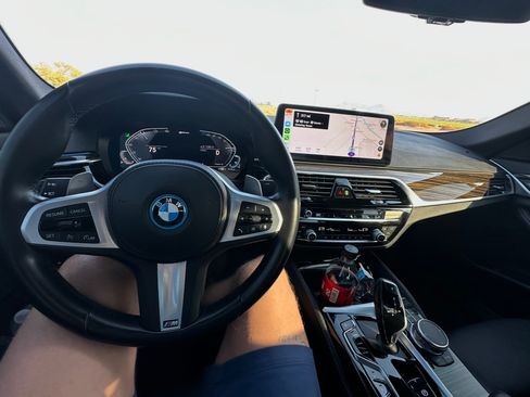 Used 2022 BMW 530e w/ M Sport Package image 2