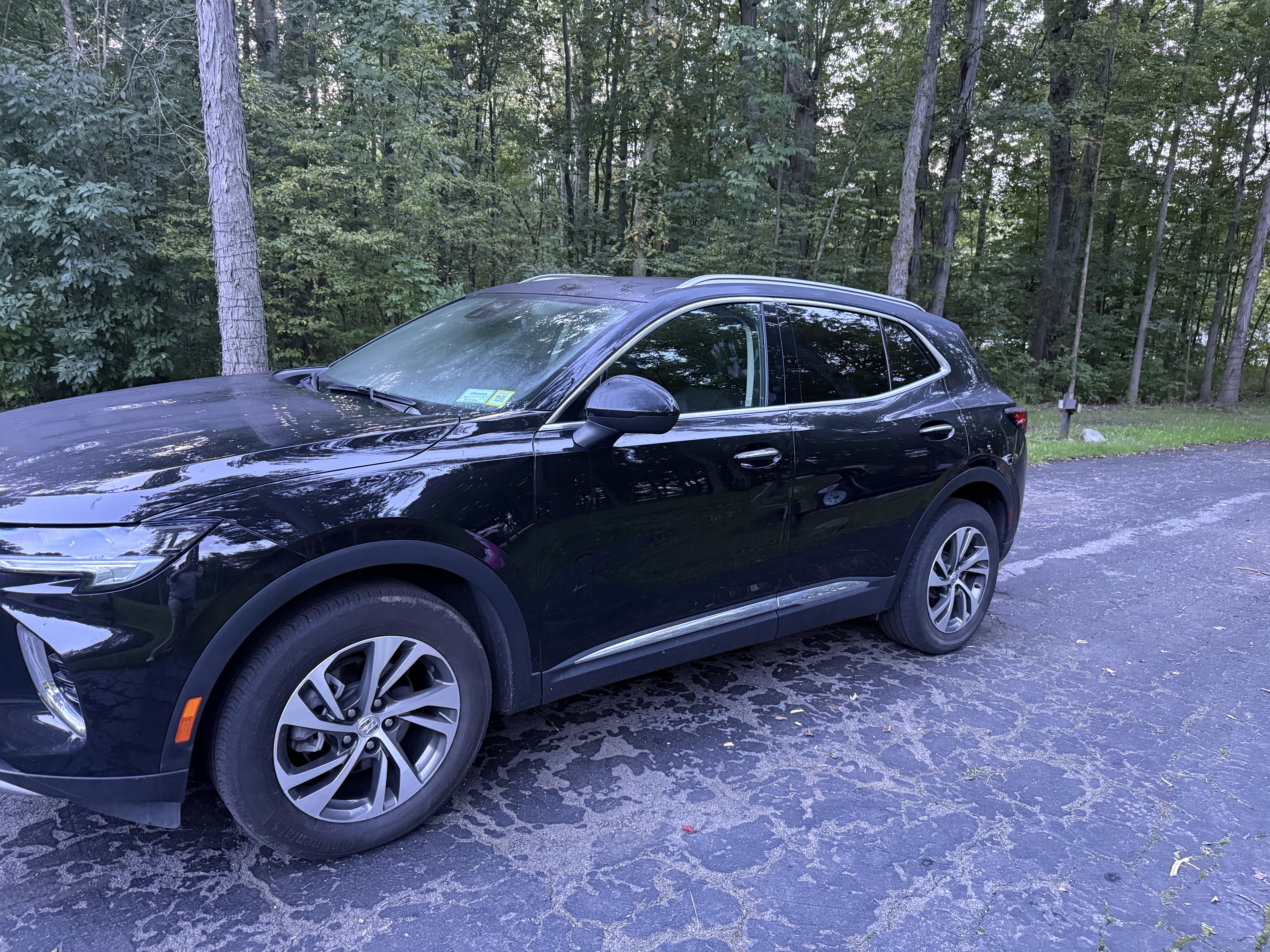 Used 2023 Buick Envision Essence AWD/4WD image 2