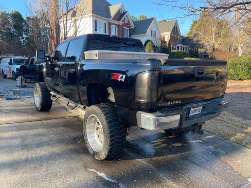 Used 2008 Chevrolet Silverado 1500 LT w/ Suspension Package, Off-Road image 10