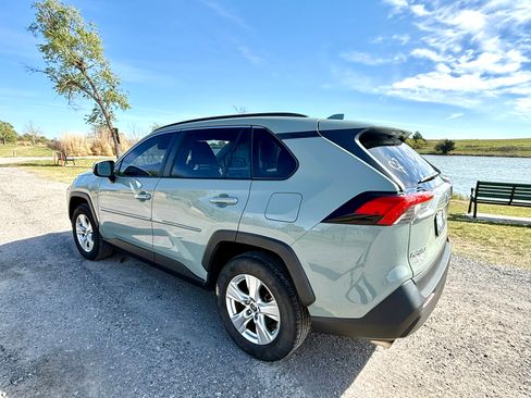 Used 2020 Toyota RAV4 XLE w/ Convenience Package image 9