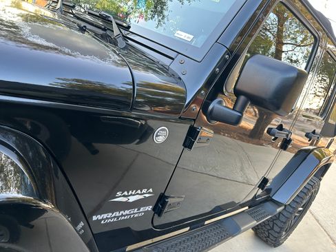 Used 2012 Jeep Wrangler Unlimited Sahara image 2