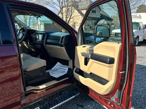 Used 2017 Ford F250 XLT w/ XLT Premium Package image 18