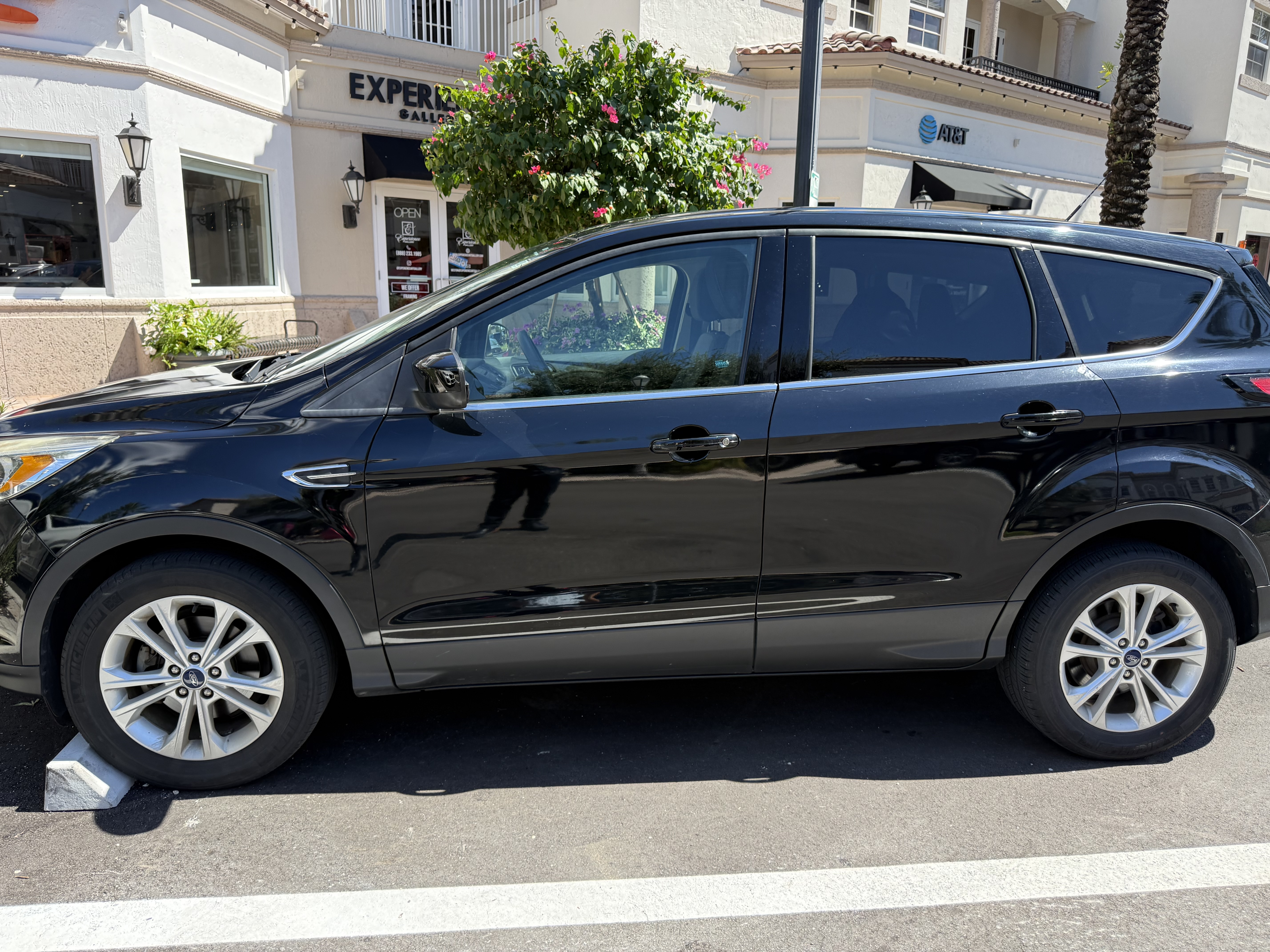 Used 2017 Ford Escape SE w/ SE Cold Weather Package FWD image 9