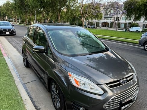 Used 2017 Ford C-MAX Energi Titanium w/ Equipment Group 501A image 5