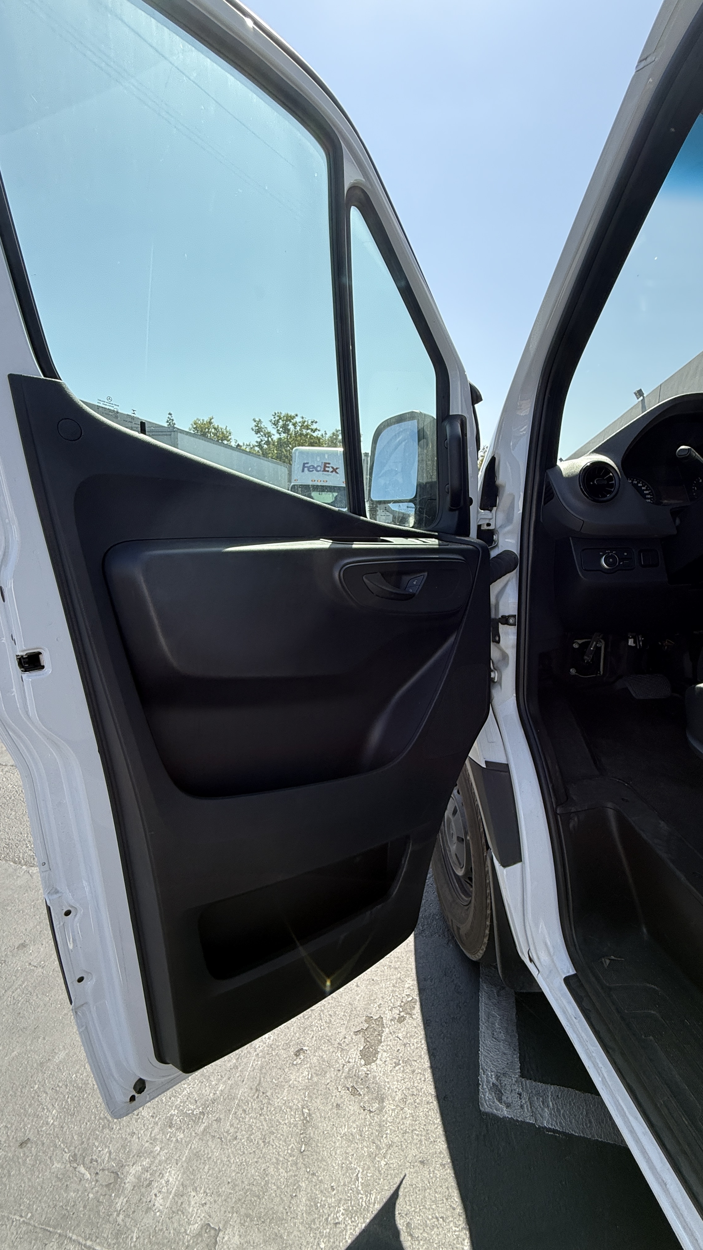 Used 2023 Mercedes-Benz Sprinter 2500 image 14