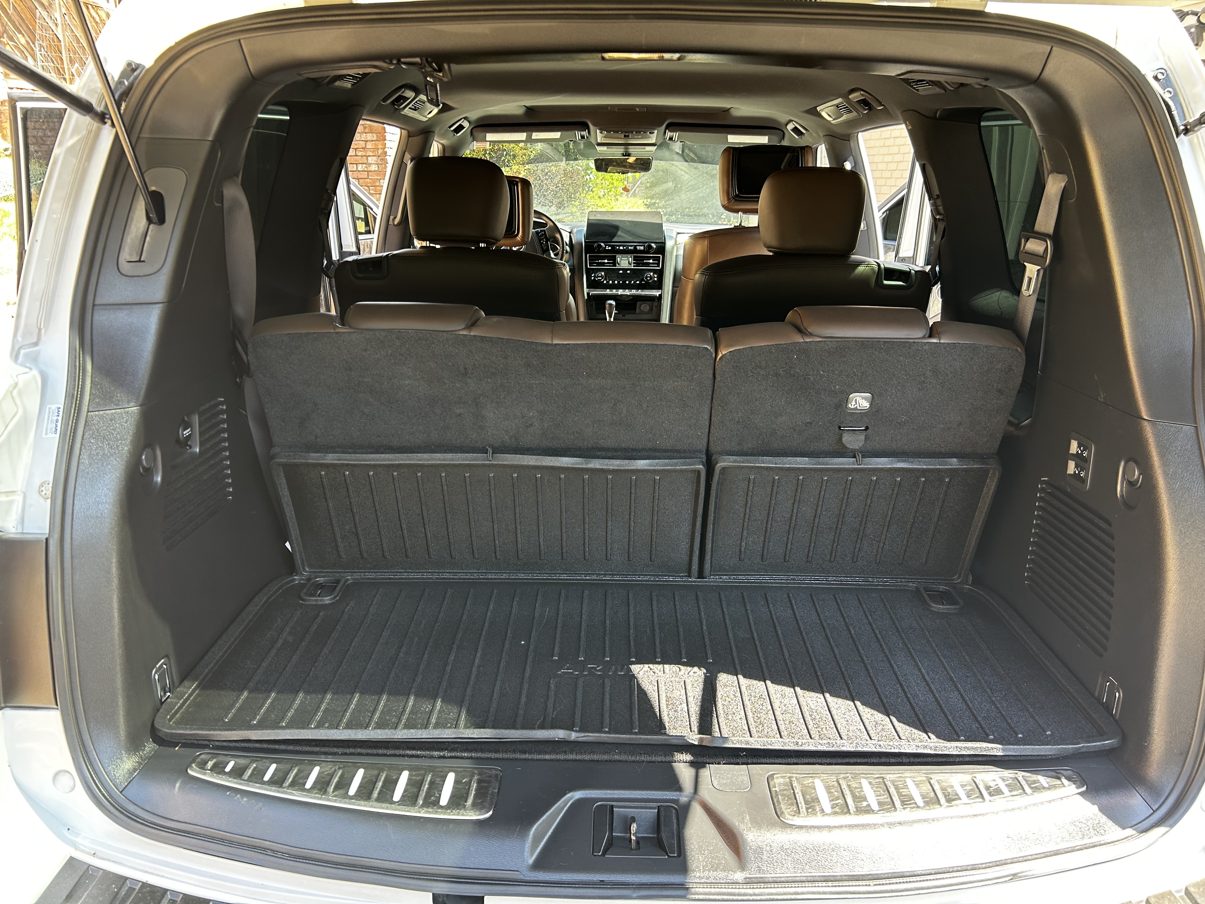 Used 2023 Nissan Armada Platinum w/ Captain's Chairs Package RWD image 6