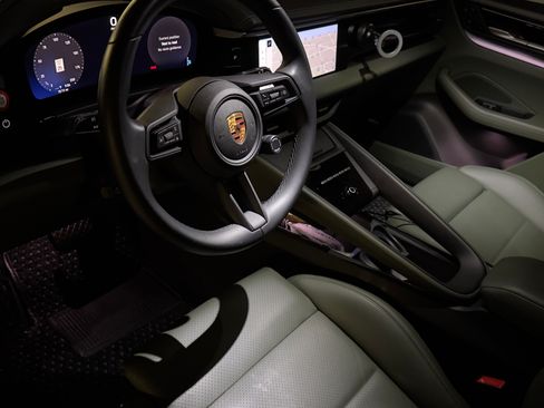 Used 2024 Porsche Macan 4 Electric image 5