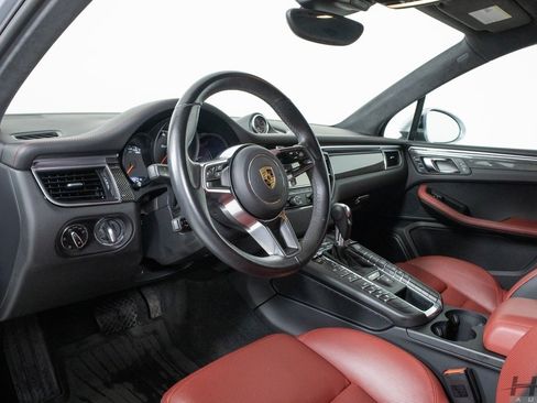 Used 2016 Porsche Macan Turbo image 17