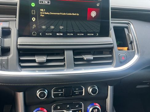 Used 2023 GMC Yukon XL SLT w/ SLT Premium Package AWD/4WD image 8