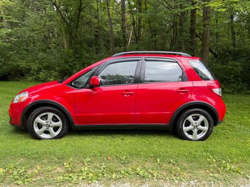 Used 2011 Suzuki SX4 Premium AWD/4WD image 4