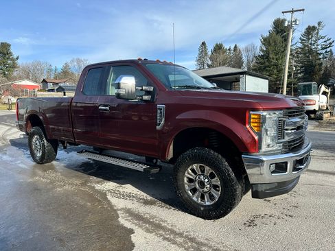 Used 2017 Ford F250 XLT w/ XLT Premium Package image 2
