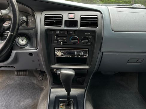 Used 2000 Toyota 4Runner SR5 RWD image 4