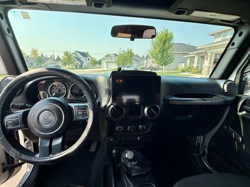 Used 2015 Jeep Wrangler Sport AWD/4WD image 11