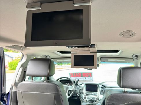 Used 2020 Chevrolet Suburban LT AWD/4WD image 11