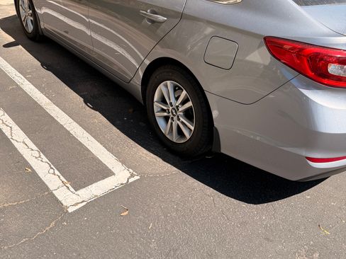 Used 2017 Hyundai Sonata SE w/ Winter Weather Package image 13