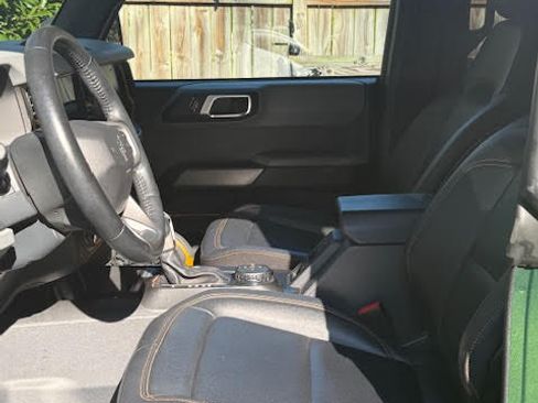 Used 2022 Ford Bronco Badlands image 2