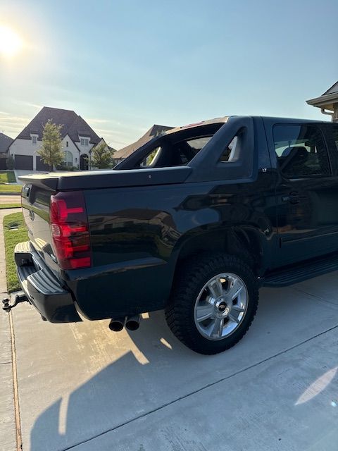 Used 2010 Chevrolet Avalanche LT w/ Luxury Package AWD/4WD image 8