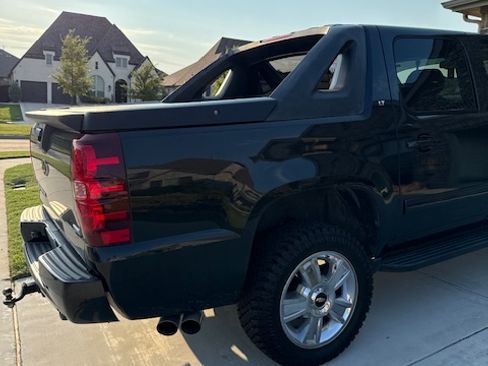 Used 2010 Chevrolet Avalanche LT w/ Luxury Package image 10