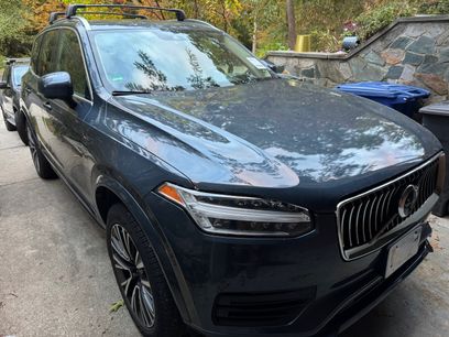 Used 2022 Volvo XC90 T6 Momentum