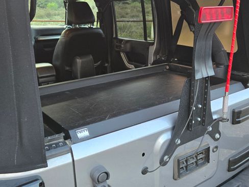 Used 2015 Jeep Wrangler Unlimited Rubicon image 14