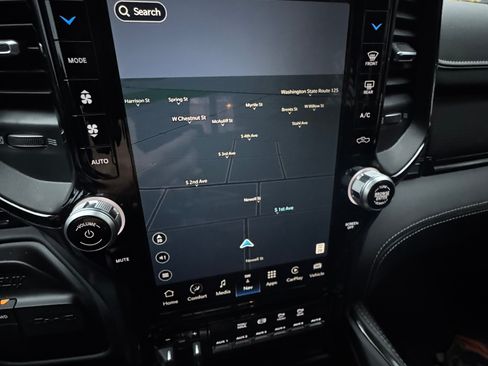 Used 2022 RAM 5500 4x4 Crew Cab image 13