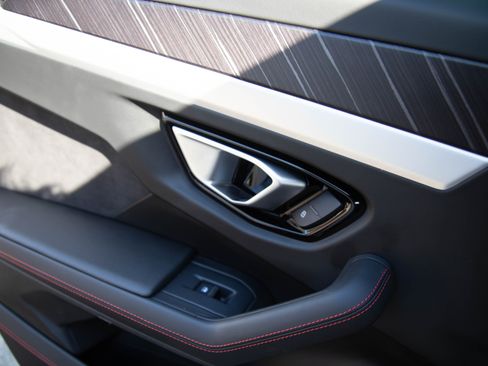 Used 2021 Lamborghini Urus image 22