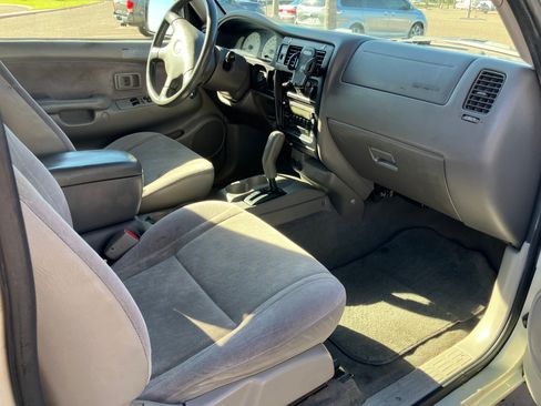 Used 2004 Toyota Tacoma PreRunner RWD image 6