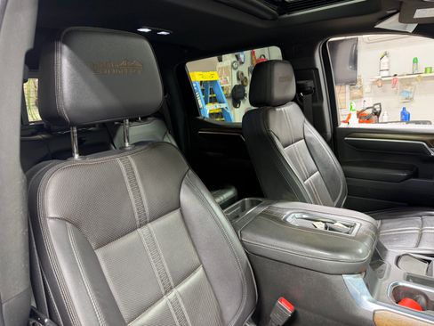 Used 2022 Chevrolet Silverado 1500 High Country w/ Z71 Off-Road Package image 8