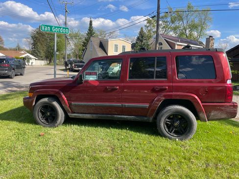 Used 2008 Jeep Commander Sport AWD/4WD image 2