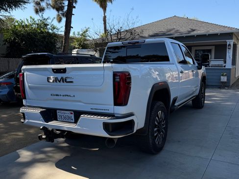 Used 2025 GMC Sierra 3500 Denali Ultimate AWD/4WD image 10