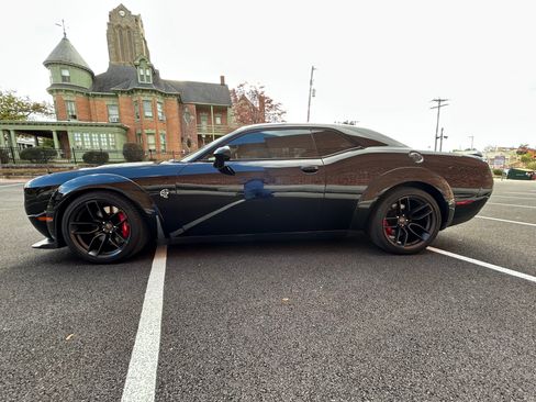 Used 2018 Dodge Challenger SRT Hellcat image 4