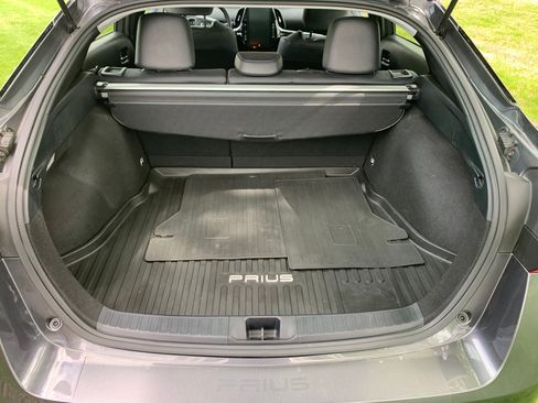 Used 2022 Toyota Prius Limited w/ Premium Convenience Package FWD image 11