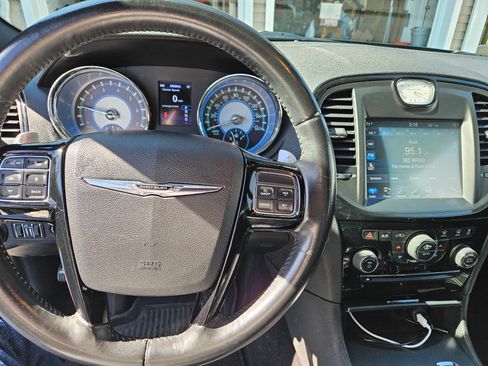 Used 2014 Chrysler 300 S image 18