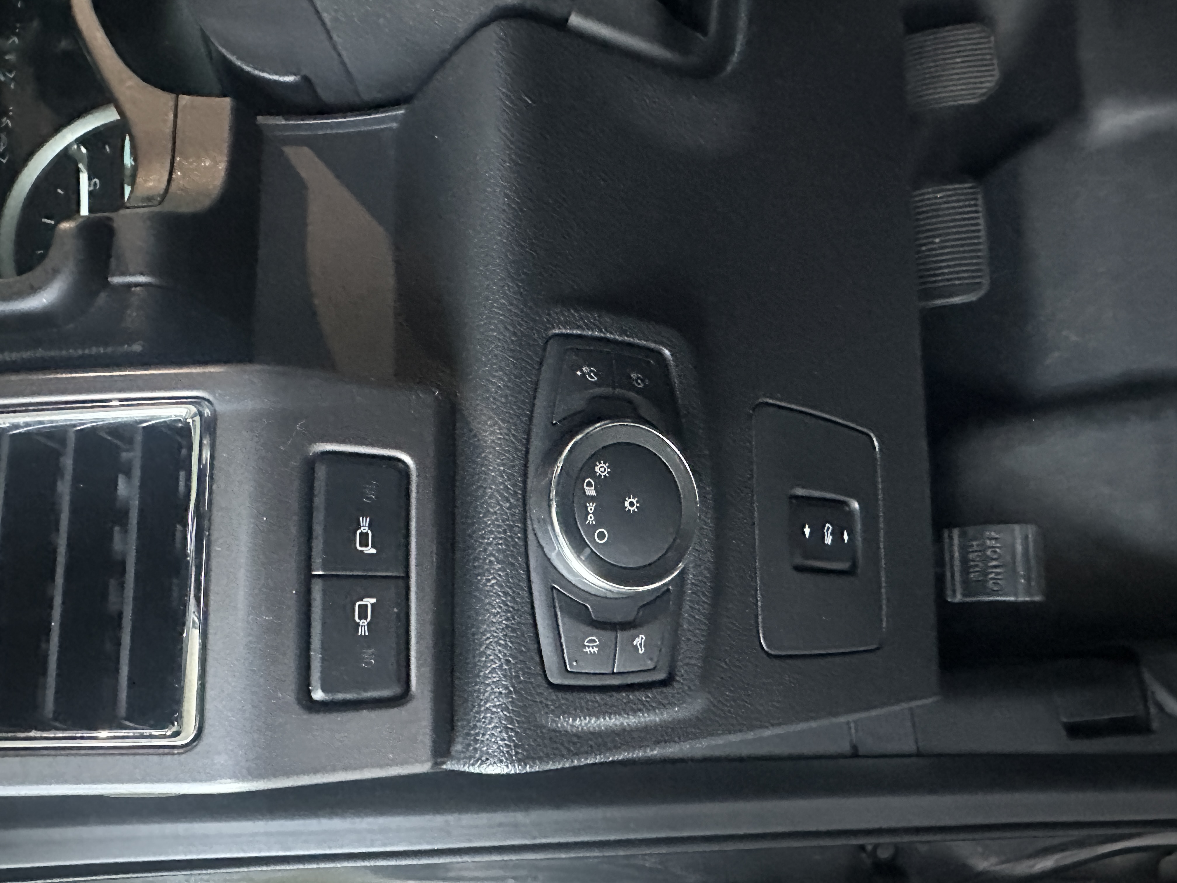 Used 2016 Ford F150 XLT w/ Equipment Group 302A Luxury AWD/4WD image 9