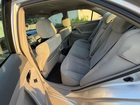 Used 2010 Toyota Camry LE FWD image 9