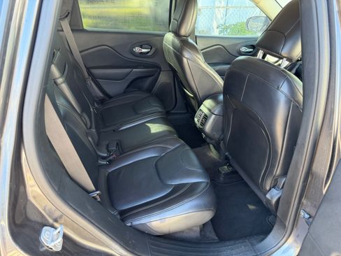 Used 2016 Jeep Cherokee Limited image 9